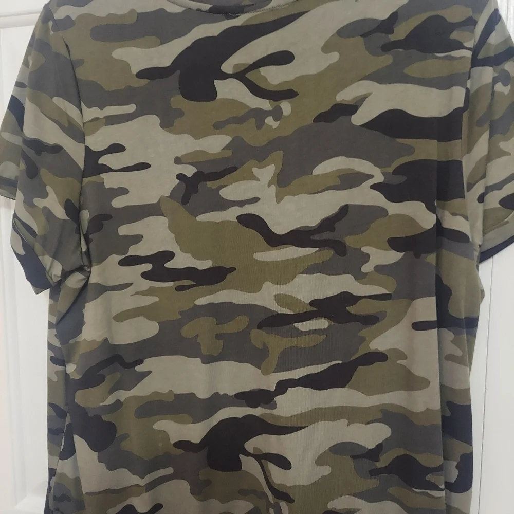 New with tags.  Camo tee 1x - Picture 6 of 16